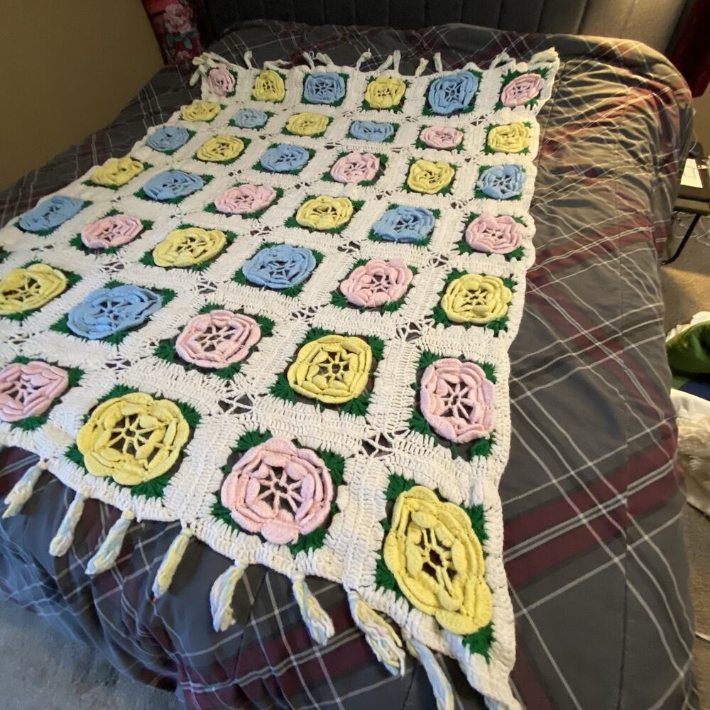 Vintage Handmade Crochet 3D Flower Blanket 67x57” Afghan Throw Cottagecore Artsy - Picture 3 of 6